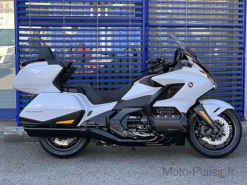 Honda Goldwing DCT Grand Tour motorcycle rental