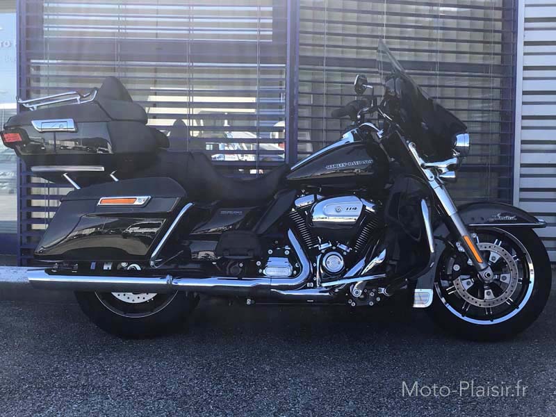 Harley Davidson Electra Ultra 114 motorcycle rental