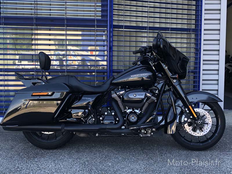 Harley Davidson Street Glide Special motorcycle rental